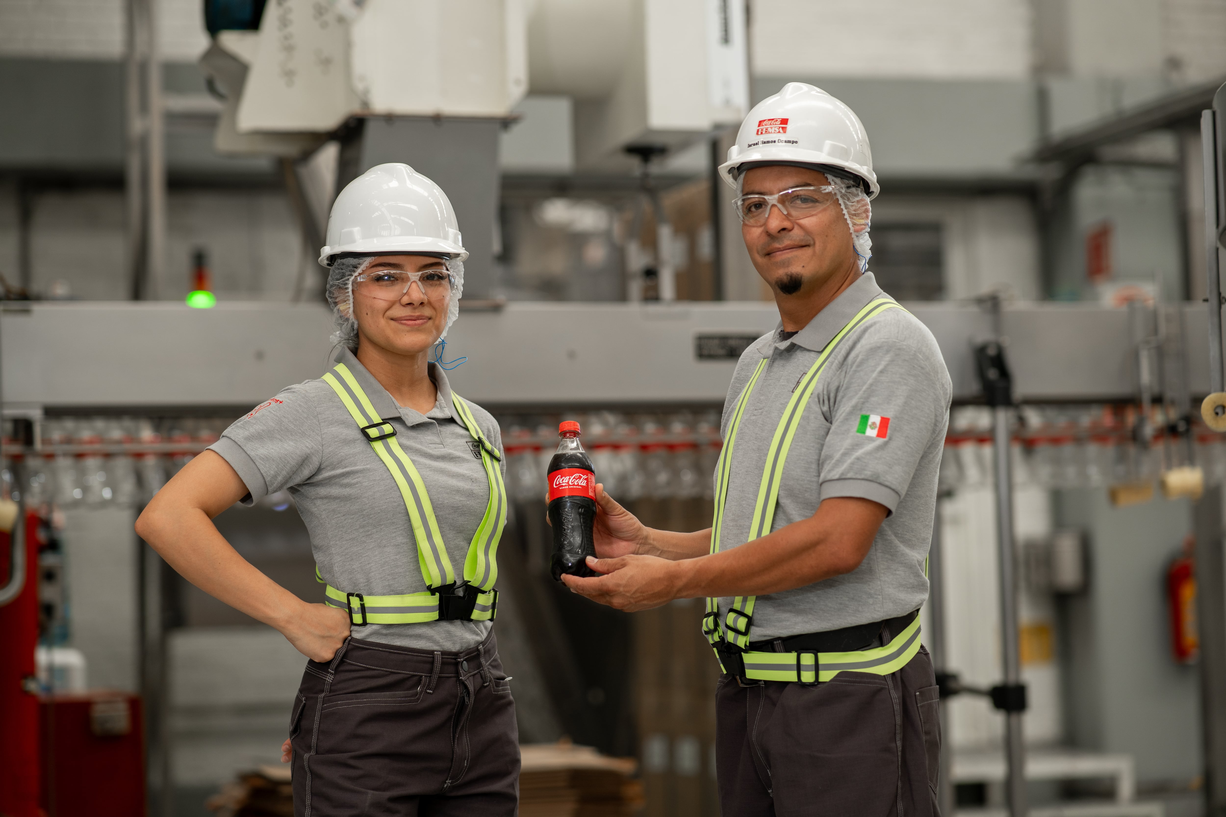 El desarrollo profesional es clave: el 48% de las vacantes se cubren con talento interno y se imparten más de dos millones de horas de capacitación al año.(Cortesía Coca-Cola FEMSA)