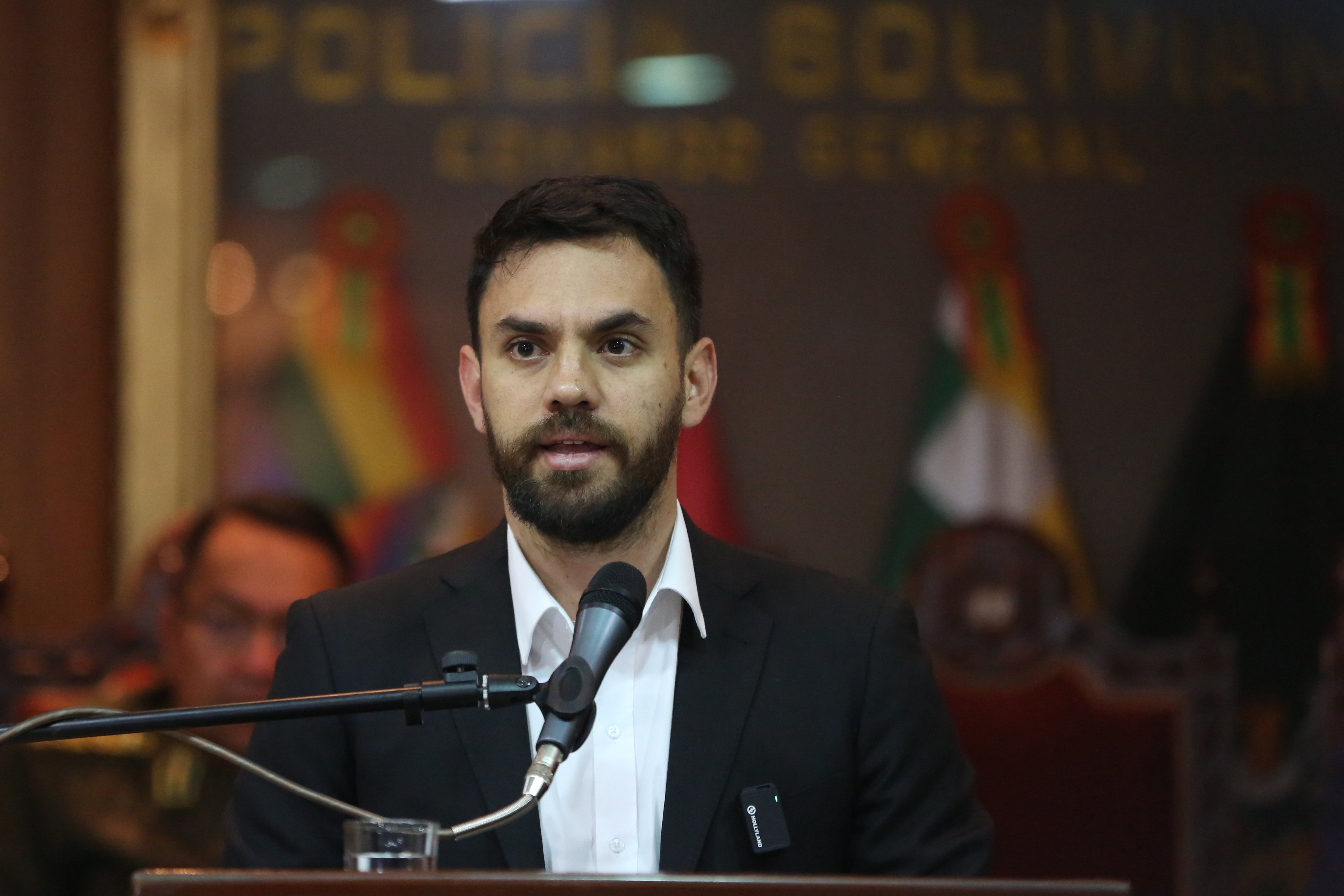 Detienen al exministro de Gobierno de Bolivia, Eduardo Del Castillo, cuando intentaba abordar un vuelo internacional