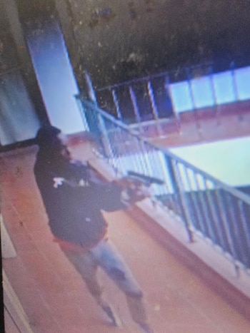 El agresor irrumpió en el establecimiento de la avenida Abraham Lincoln esquina Paseo de los Locutores, preguntó por un hombre y disparó contra la mujer tras un intercambio de palabras./ (Redes Diego Pesqueira)