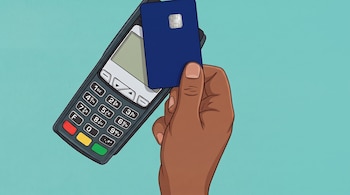 Ilustración de una mano sosteniendo una tarjeta bancaria azul sobre un terminal de pago electrónico con teclado numérico.