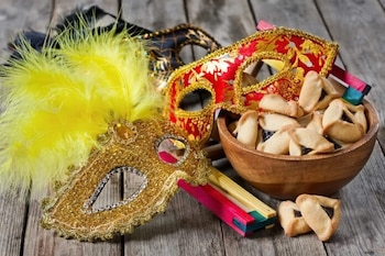 Disfraces y banquetes caracterizan el clima festivo de Purim, una fecha de unión y esperanza