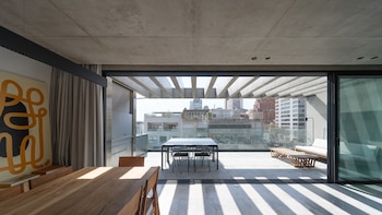 El ventanal de piso a