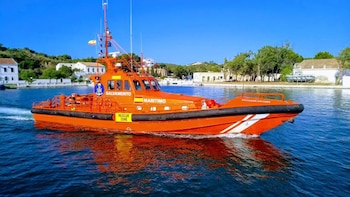 Un total de 26 personas son rescatadas este martes en el mar a cuatro millas de Cabrera