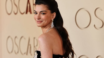 Anne Hathaway confiesa que vivió casi ciega de un ojo durante diez años sin que nadie lo supiera