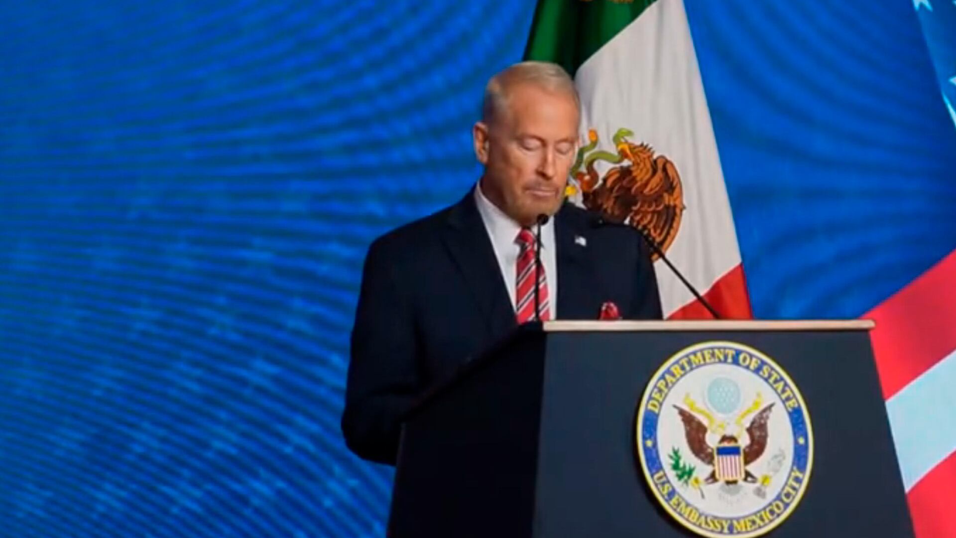 El embajador de Estados Unidos en México, Ronald Johnson, destacó la importancia de la colaboración bilateral en el combate al narcotráfico.Crédito: (X/@USEmbassyMEX)