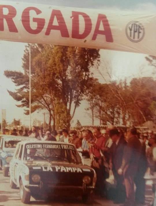 En una largada de un rally con el Fiat 128 (Facebook Beto Jesús Naval)