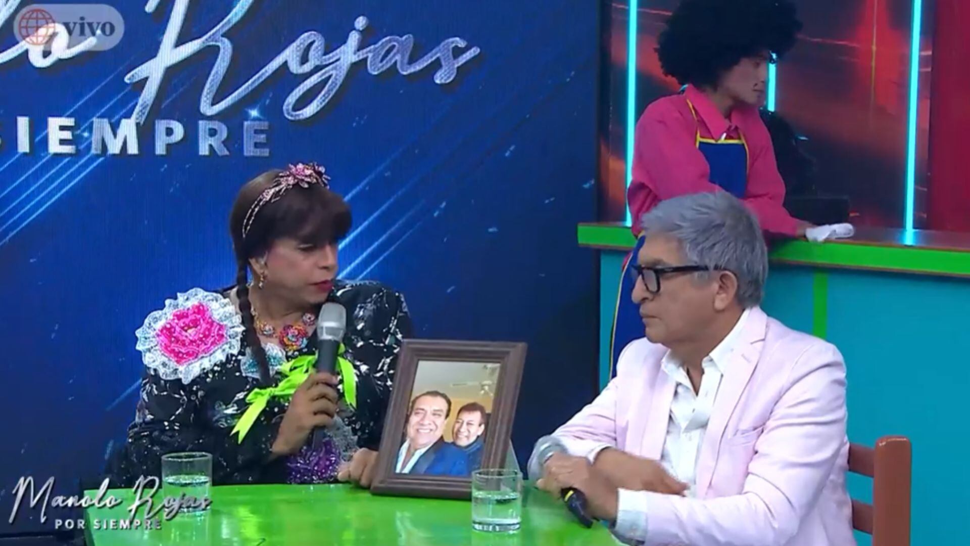 ‘La Chola Chabuca’ y Fernando Armas en medio de lágrimas protagonizan un sketch lleno de sentimiento en memoria de Manolo Rojas. Captura: América TV