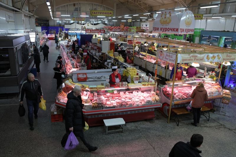 Un mercado de alimentos en San Petersburgo, Rusia (REUTERS/Anton Vaganov)