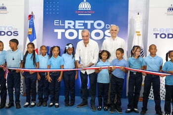 La Escuela Básica Minerva Mirabal abrió en Los Cerros de Sabana Perdida y amplió el acceso a educación de calidad para más de 900 estudiantes. (Foto cortesía Presidencia de la República Dominicana)