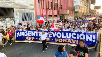 Podemos Perú y afiliados marcharon