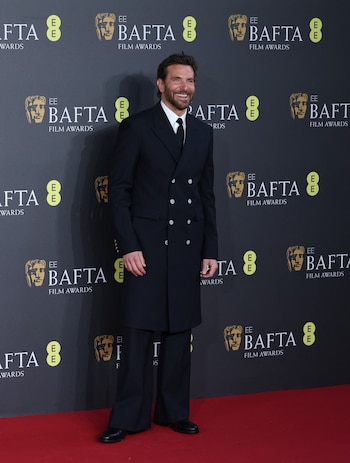 Bradley Cooper elige un look