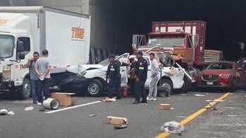 Cinco vehículos se impactaron luego