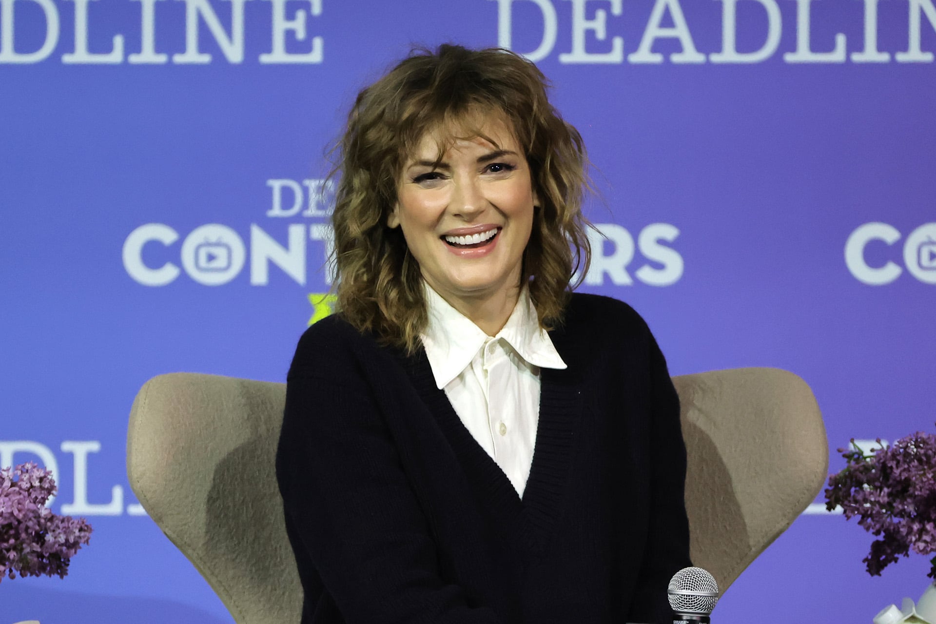 En entrevistas, la actriz explica que el envejecimiento natural es parte de su filosofía, y rechaza los procedimientos estéticos para aceptar con libertad los cambios propios del paso del tiempo