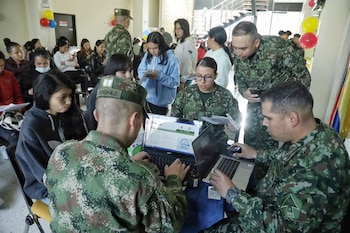 En esta jornada de incorporación, 13.694 plazas son para hombres y 1.296 para mujeres, ampliando la inclusión de género en el Ejército Nacional de Colombia - crédito Colprensa