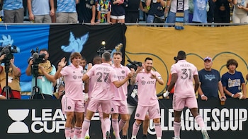 Racing busca incorporar a uno