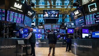 Con el riesgo país en