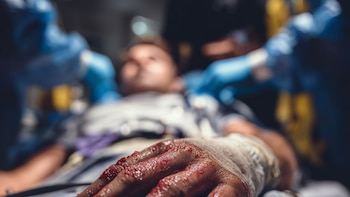 Explosión de artefacto químico en una universidad dejó a un estudiante con heridas de gravedad