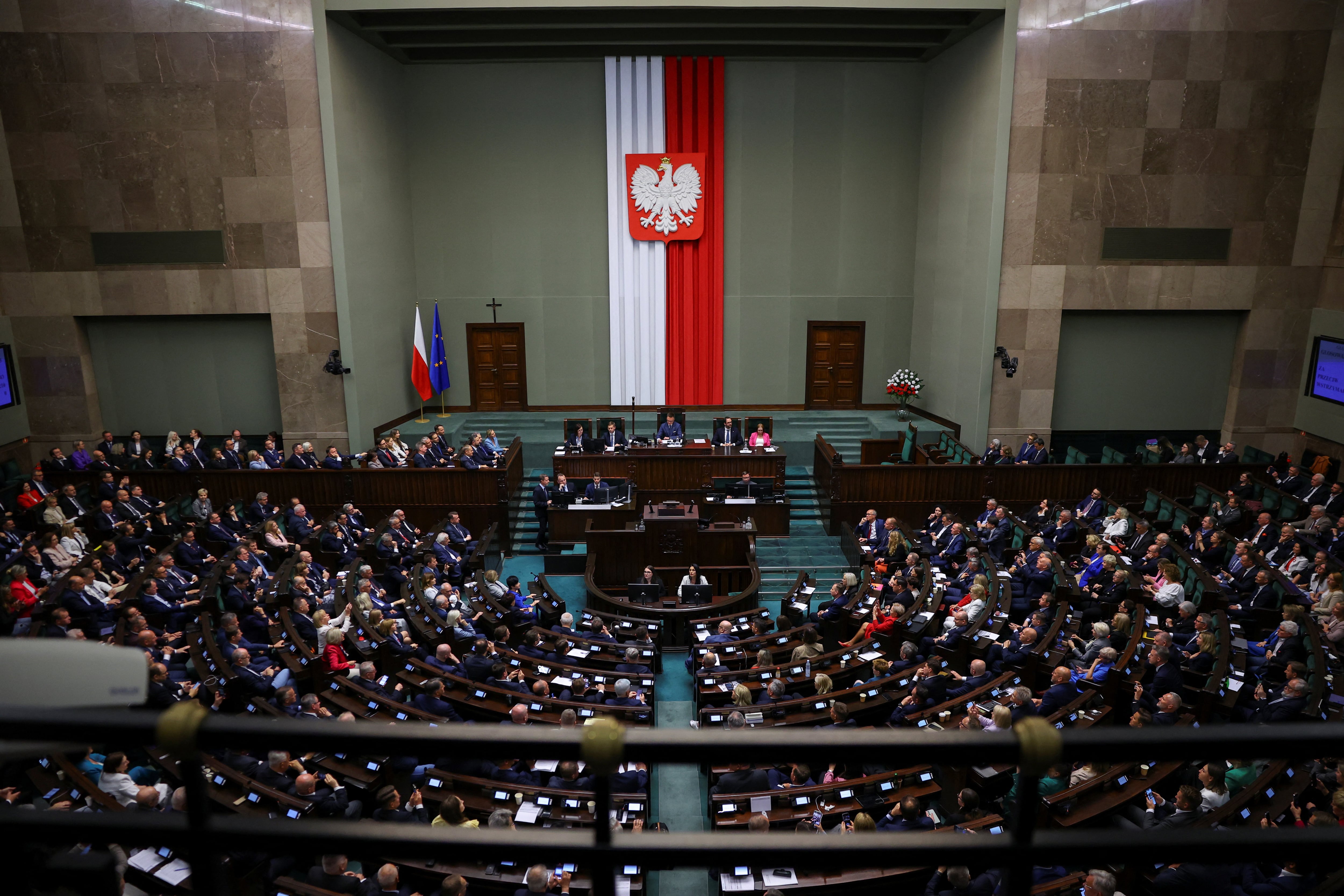 Legisladores polacos debatieron una moción de confianza para el gobierno de coalición de centroizquierda del primer ministro Donald Tusk este 11 de junio de 2025 (REUTERS/Kacper Pempel)