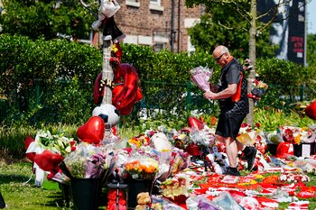 Un aficionado del Liverpool dejar