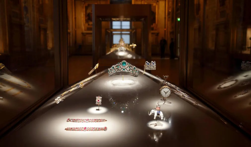 Joyas de la corona francesa en la Galería Apolo. (Museo del Louvre)