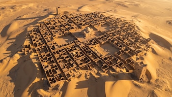 Descubren una ciudad bizantina del siglo IV enterrada bajo las arenas del desierto occidental de Egipto