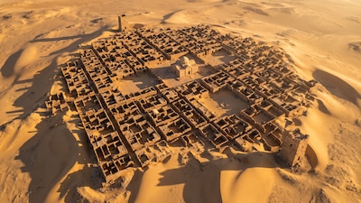 Descubren una ciudad bizantina del siglo IV enterrada bajo las arenas del desierto occidental de Egipto