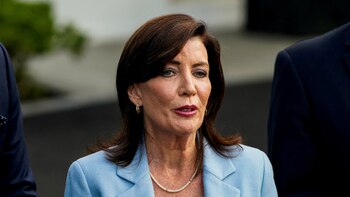 Arrestaron a una ex asistente