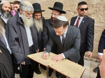 El presidente ucraniano Volodymyr Zelensky, asistió a una ceremonia cerca del Muro de los Lamentos, en Jerusalén. Foto: REUTERS