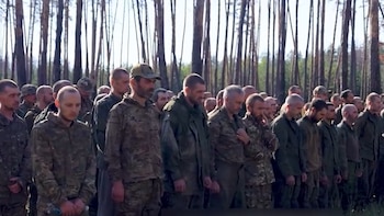 Rendirse para sobrevivir: el video que revela la captura de combatientes entre ellos latinoamericanos en Ucrania