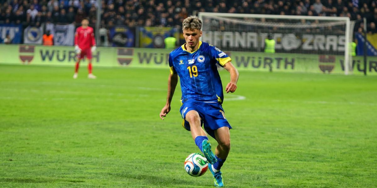 Kerim Alajbegović tiene 18 años y es una de las promesas más brillantes que lleva Bosnia al Mundial (Instagram/@kerim.sa10)
