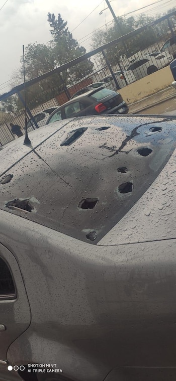 Parabrisas de autos sufrieron daños