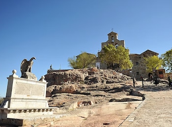 Un monumento franquista en las inmediaciones del Santuario de la Virgen de la Cabeza. (Ayuntamiento de Andújar)