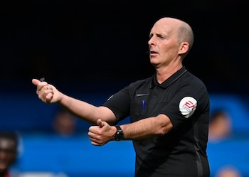 Dean, al frente de un Chelsea-Watford en 2022 (REUTERS/Tony Obrien)