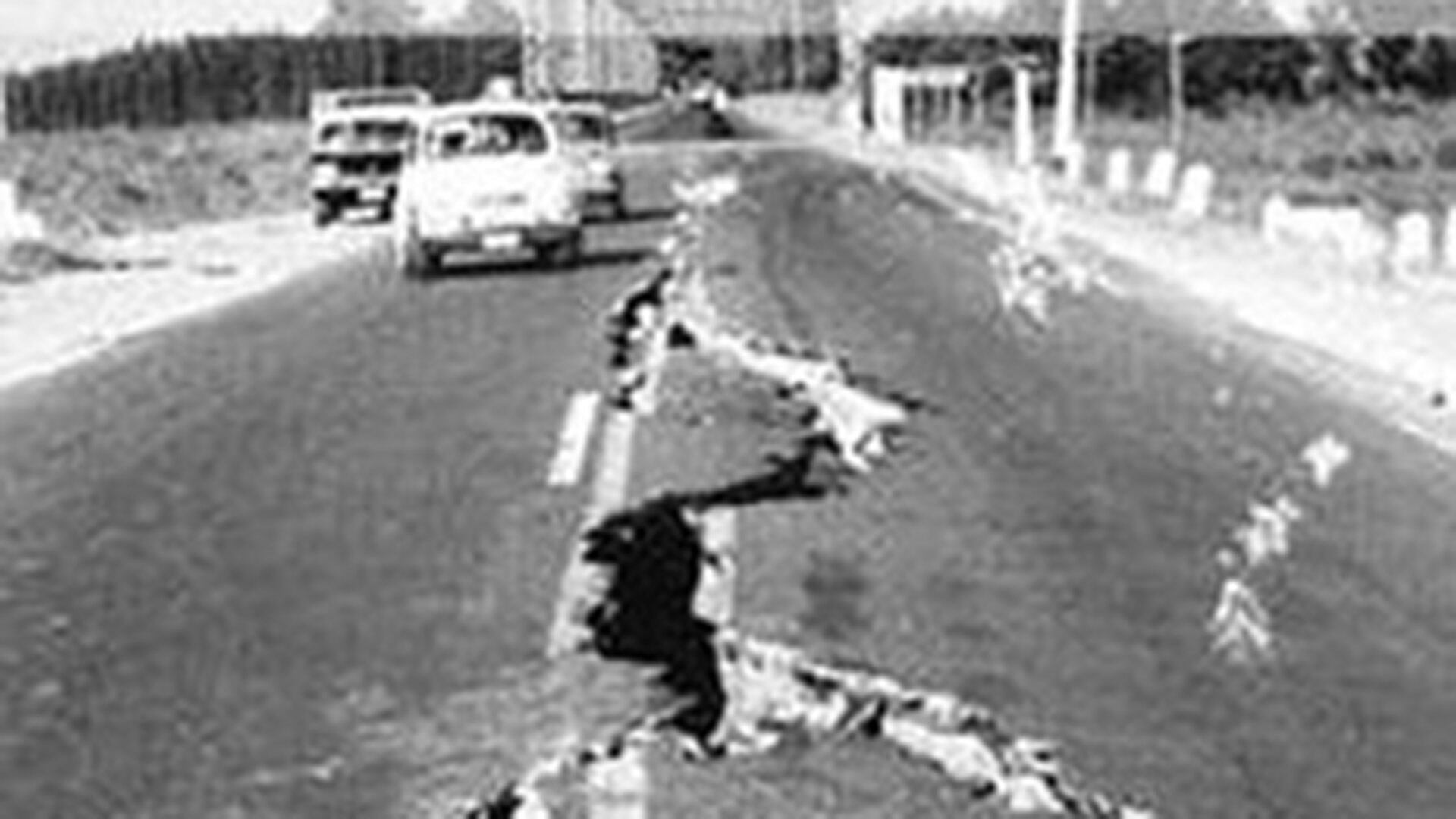 Había que circular con precaución por la ruta que unía Caucete con la capital provincial. Fue lo primero que se reparó para que pudiera llegar la ayuda que venía por tierra