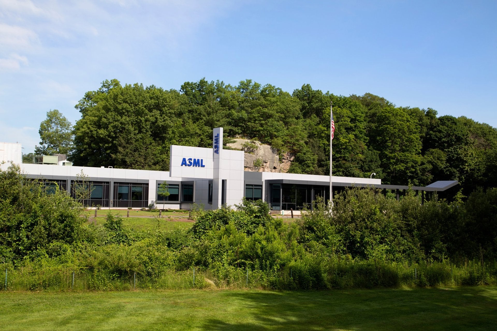 ASML gana un 22% más hasta junio y eleva previsiones