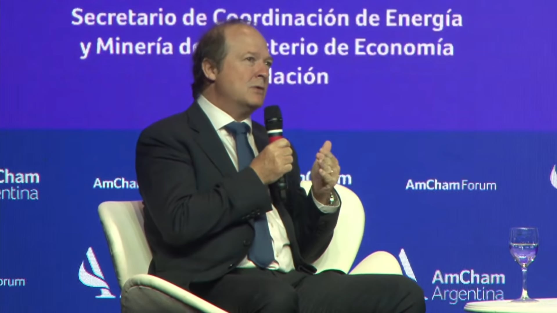 Daniel González, Secretario de Coordinación de Energía y Minería del Ministerio de Economía de la Nación, interviene en un panel del AmCham Forum.