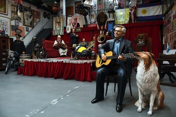 Alberto Fernández con su guitarra