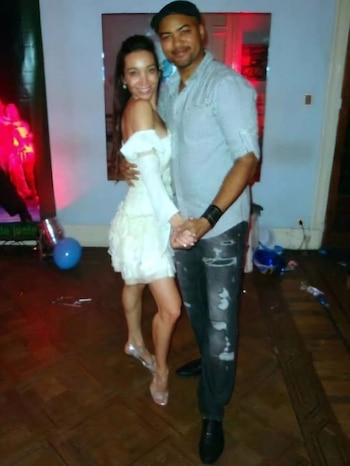 Rodríguez junto a la bailarina