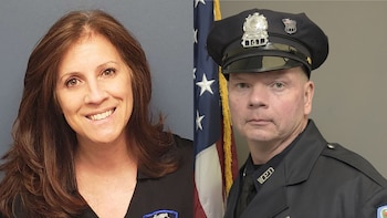 Emiten una orden de arresto contra la esposa de un policía fuera de servicio hallado muerto en su vivienda de Massachusetts