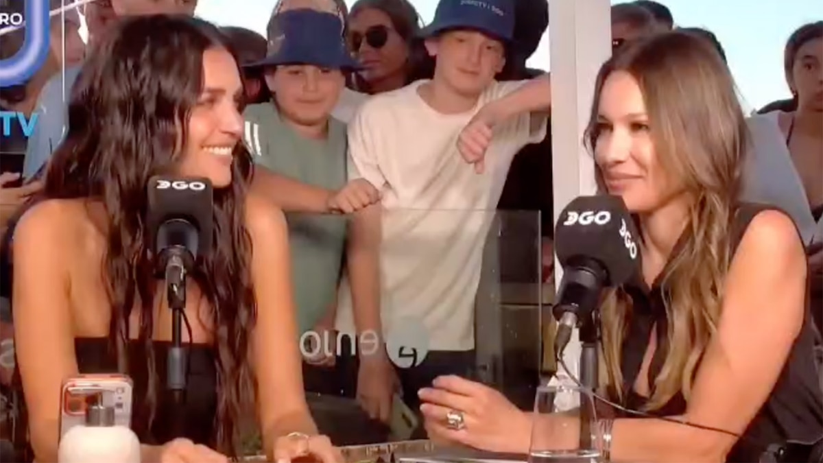 Pampita y Zaira juntas en Punta del Este, sentadas y sonriendo en la entrevista