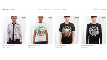 Página web de Yirko Sivirich. Cuatro prendas de vestir: una casaca estampada, un polo blanco, un polo negro y un suéter negro. Todas con escudo, precios y 30% de descuento