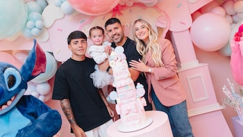 El doble festejo de Olivia, la hija del Kun Agüero y Sofía Calzetti: globos, pelotero y temática animal