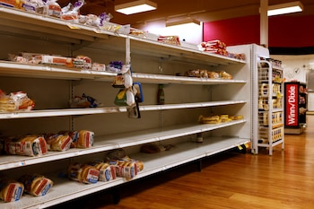 Alrededor de 220 tiendas de las marcas Winn-Dixie y Harveys se transformarán en sucursales de Aldi para el año 2027 (REUTERS/Edmund Fountain)