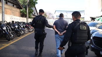 La policía captura a presunto sicario de la Mara Salvatrucha vinculado a ataque a cevichería en zona 6 de ciudad de Guatemala