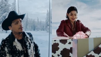 ¿Es Cazzu o Ángela Aguilar? Protagonista del video “Un vals” de Christian Nodal desata debate