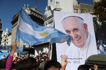 Numerosas diócesis coordinan misas, peregrinaciones y caravanas misioneras en lugares emblemáticos vinculados a la vida de Jorge Bergoglio, April 26, 2025. REUTERS/Cristina Sille