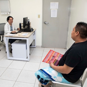 Las autoridades del ISSS exhortan