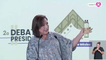 Durante su participación en el debate, la representante de la oposición invitó a la referente de la 4T a beber el agua que llega a la casa de los mexicanos.