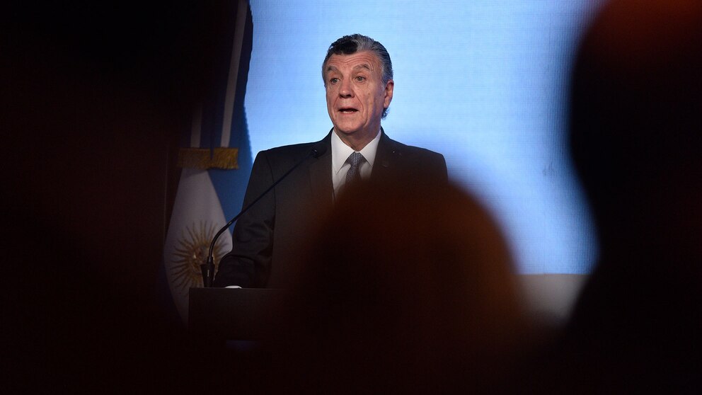 Milei y Caputo buscan reforzar la confianza empresarial en el Council of the Americas