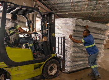 La iniciativa se consolida bajo la "Operación Quisqueya Solidaria 2026", un despliegue de emergencia del gobierno dominicano para responder de manera inmediata a la crisis humanitaria (Cortesía : Raquel Arbaje).